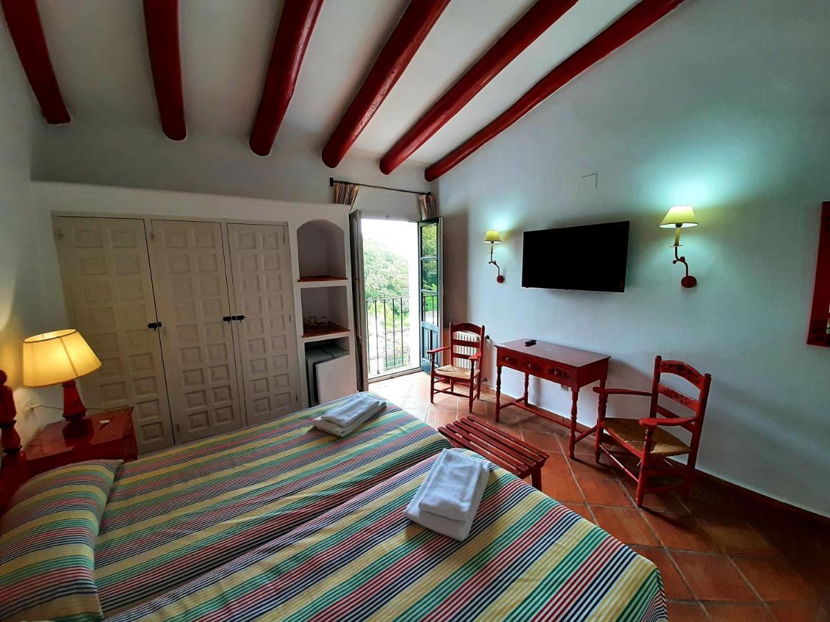 Finca Valbono Apartamentos Rurales Y Hotel Aracena Exterior photo