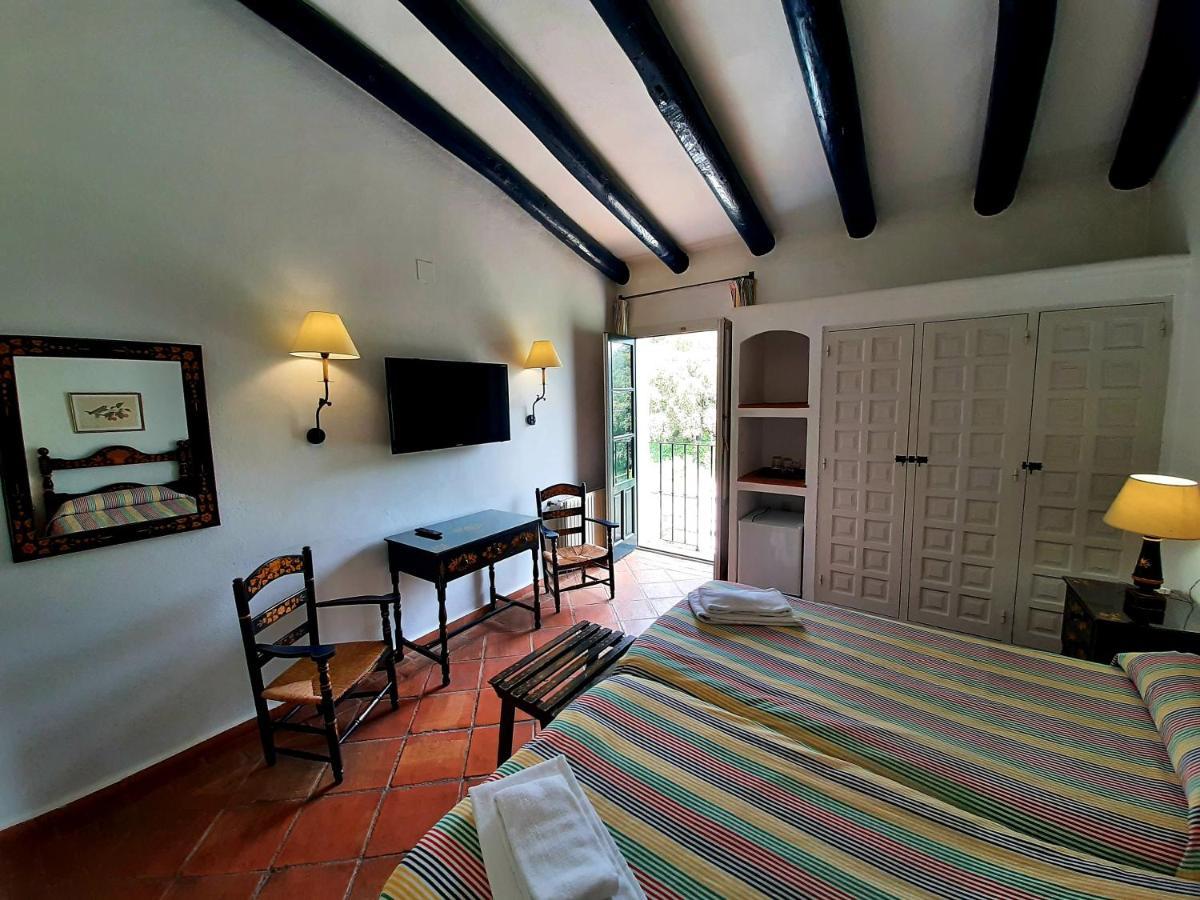 Finca Valbono Apartamentos Rurales Y Hotel Aracena Exterior photo
