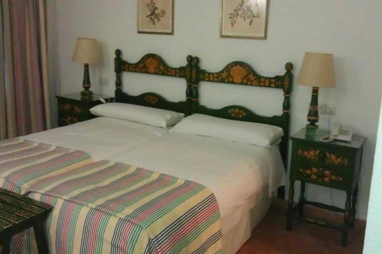 Finca Valbono Apartamentos Rurales Y Hotel Aracena Exterior photo