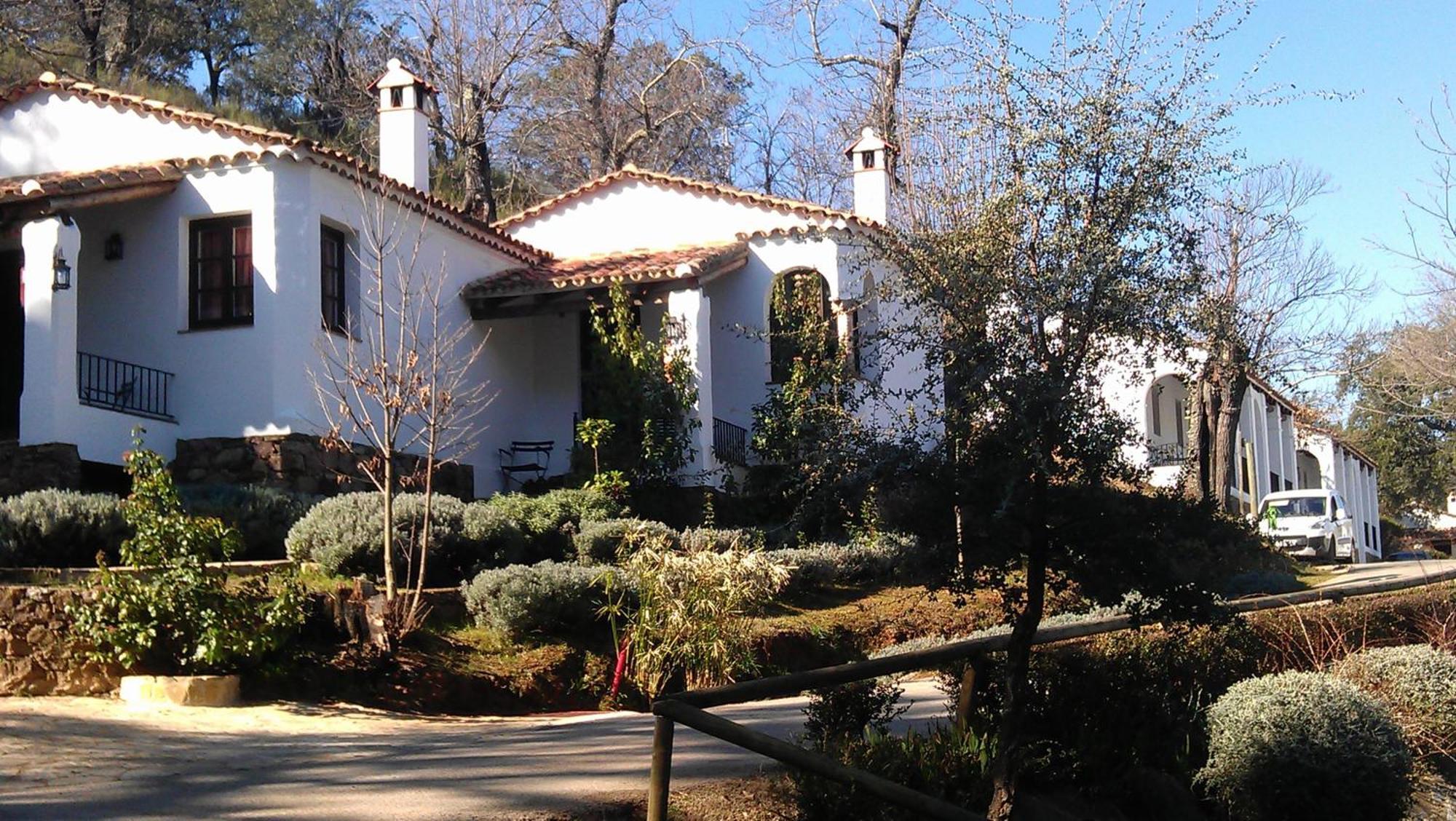 Finca Valbono Apartamentos Rurales Y Hotel Aracena Exterior photo